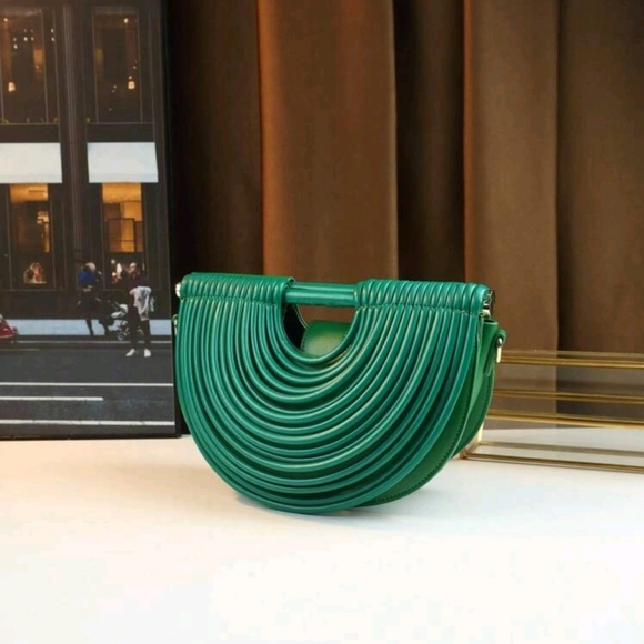 Elegant Silver Clutch Bag - Picture 14 of 16